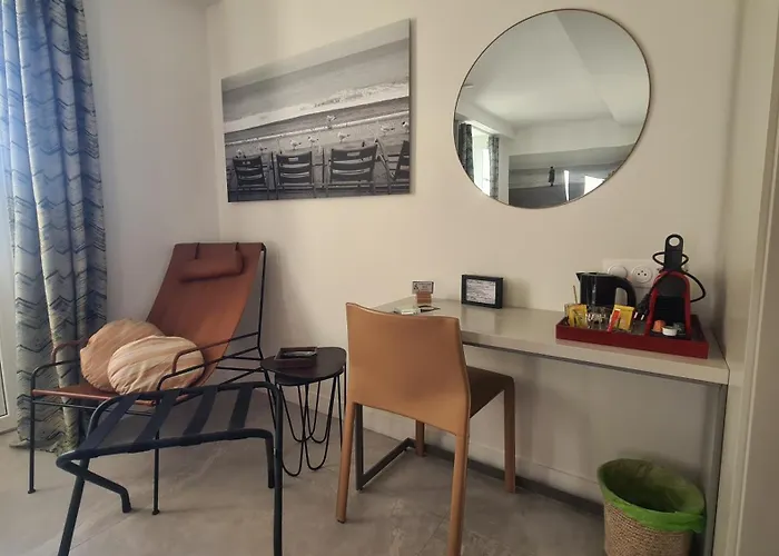 Le Petit Trianon Et Le Charme Des Suites